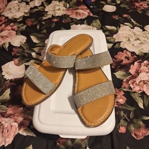 Size 8.5 comfy classy slides